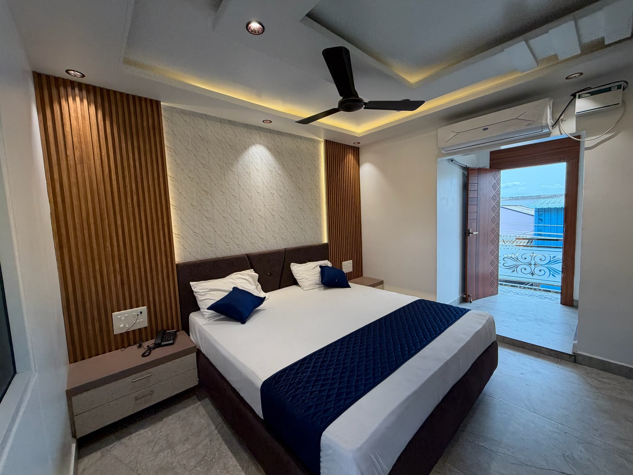 Deluxe Room — Sabari Residency Dindigul